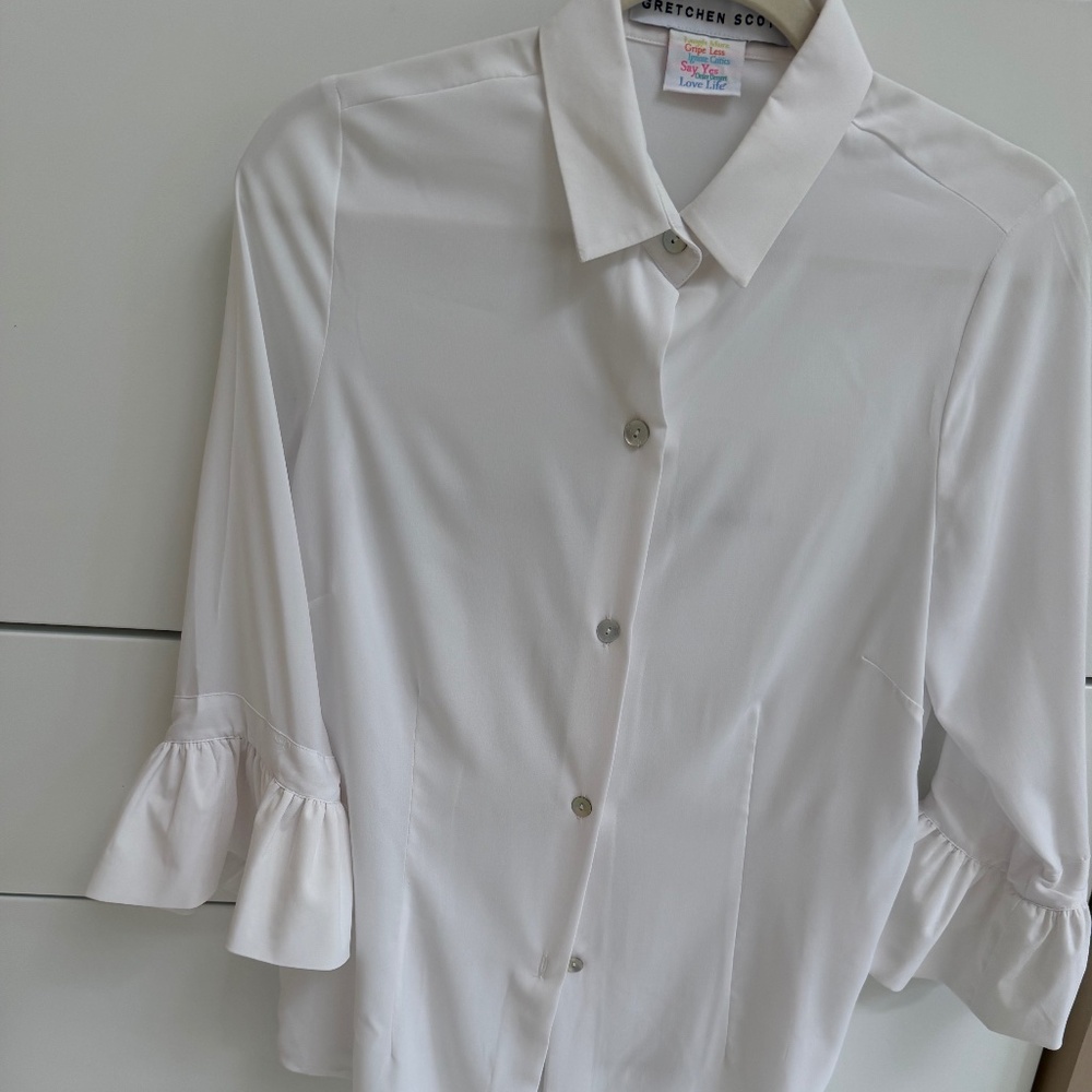 Gretchen Scott white blouse with ruffled sleeve. XS